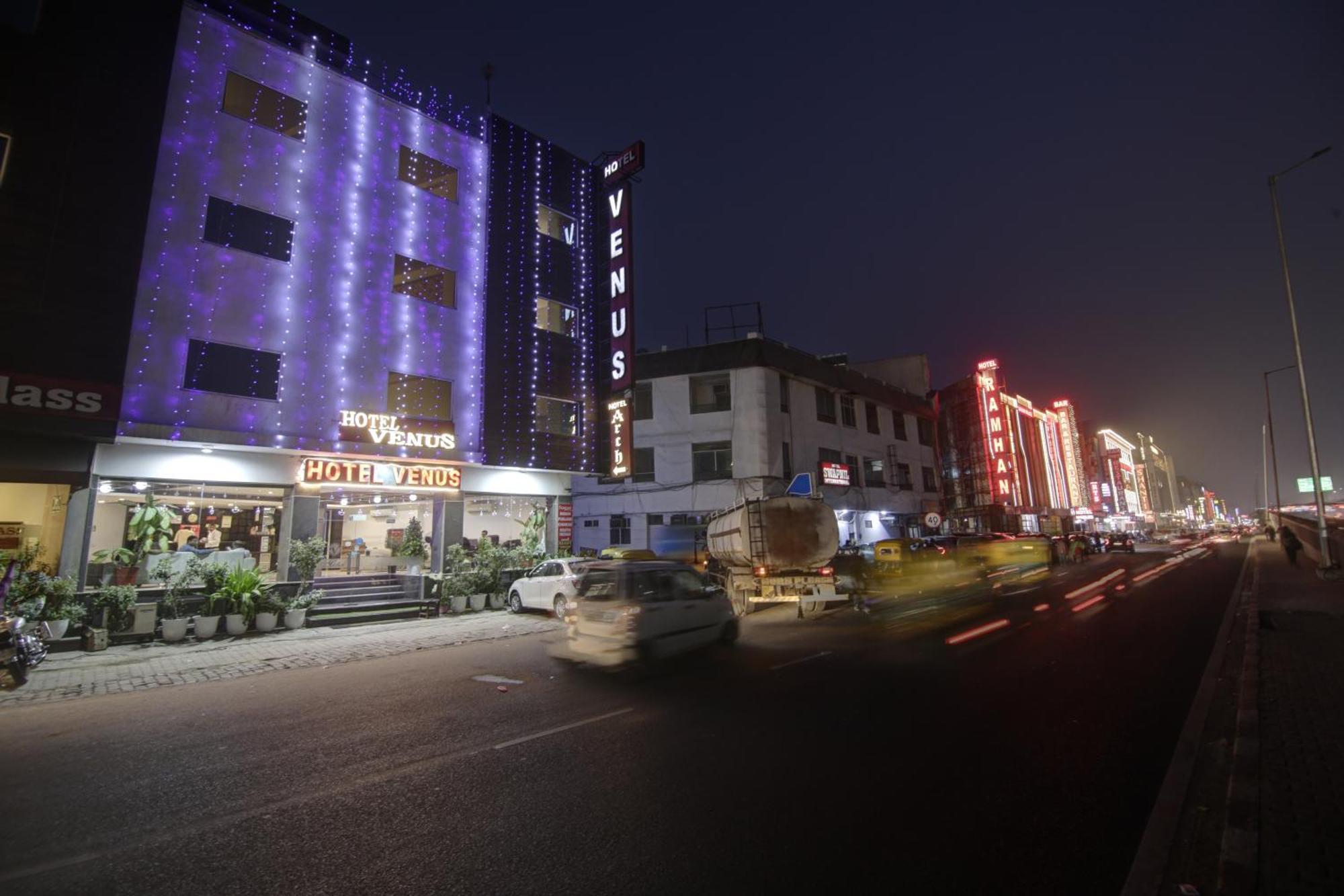 Hotel Venus Plaza 뉴델리 외부 사진